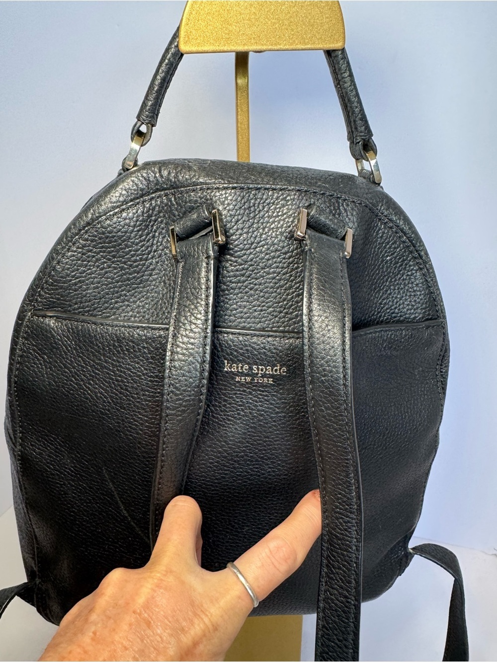 Kate Spade medium backpack in black pebbled leather with gold-tone hardware - Picture 4 of 10